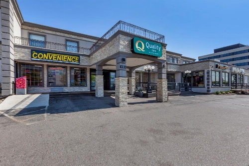 Quality Inn Toronto Airport image 2