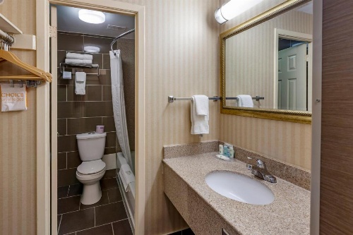 Quality Inn Toronto Airport image 16